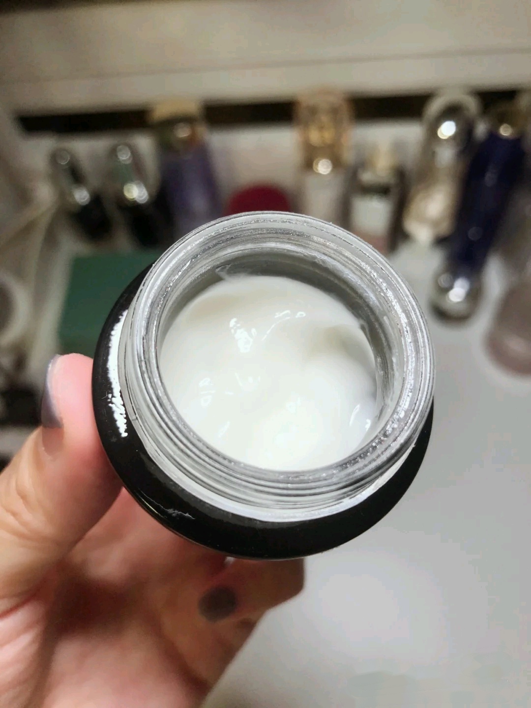 不同年龄用不同眼霜：AHC适合年轻肌肤，兰蔻适合熟龄肌肤，你呢