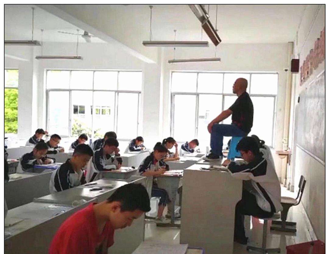 如何用一句话让热闹的教室“瞬间安静”，学生：必须是班主任来了