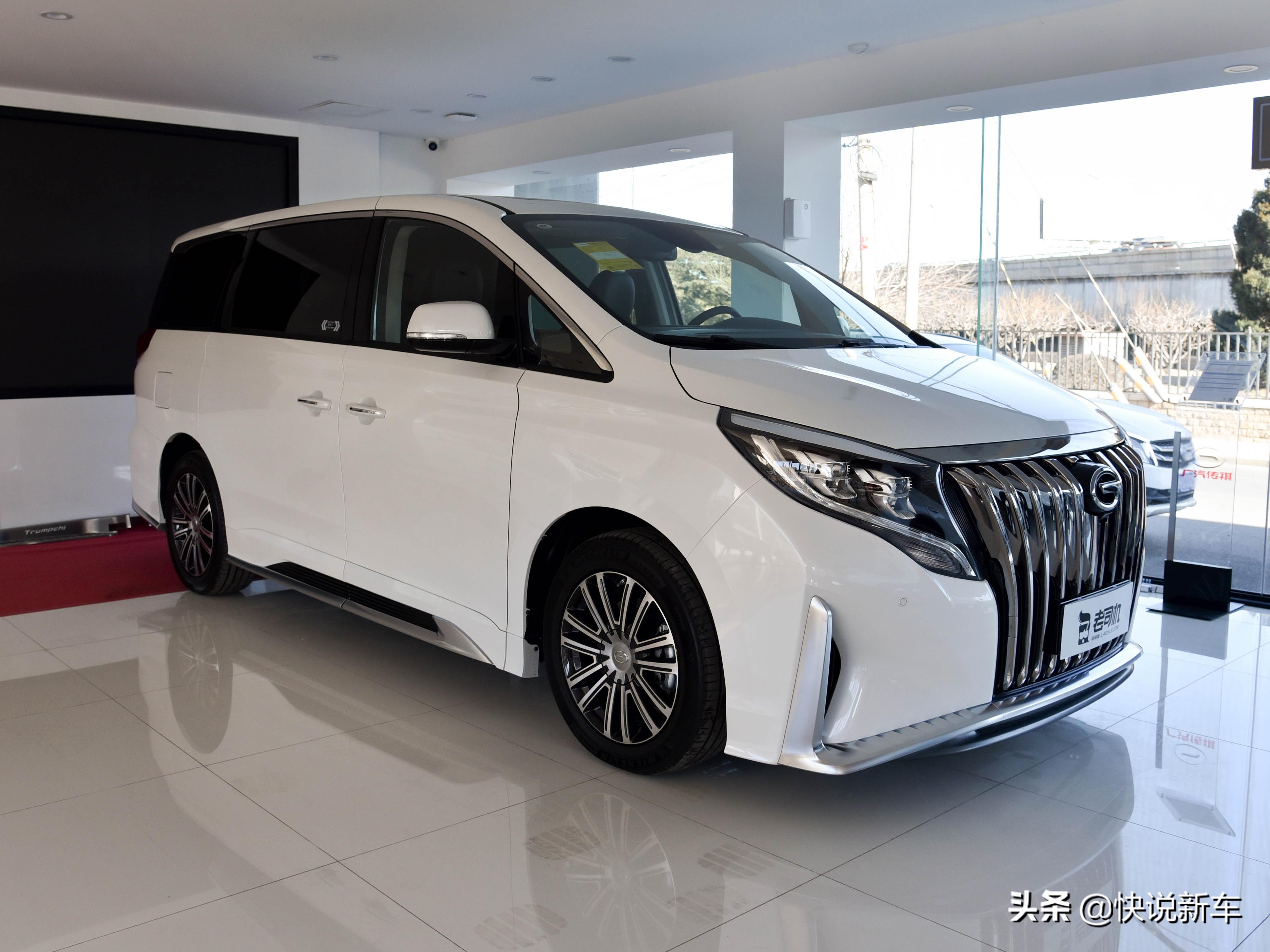 中高端MPV，7座小桌板电滑门都有，价格不错，带你看传祺M8