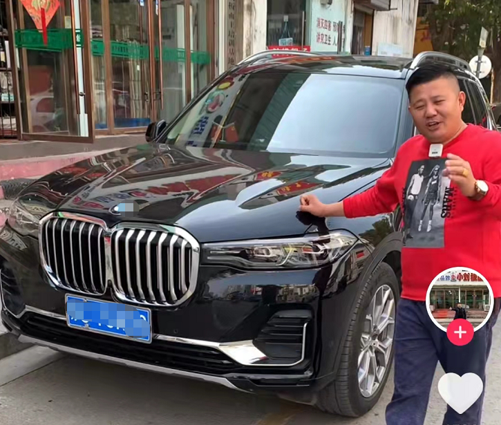 徐州知名网红疑酒驾出车祸！躺救护担架上大喊大叫，现场一片狼藉