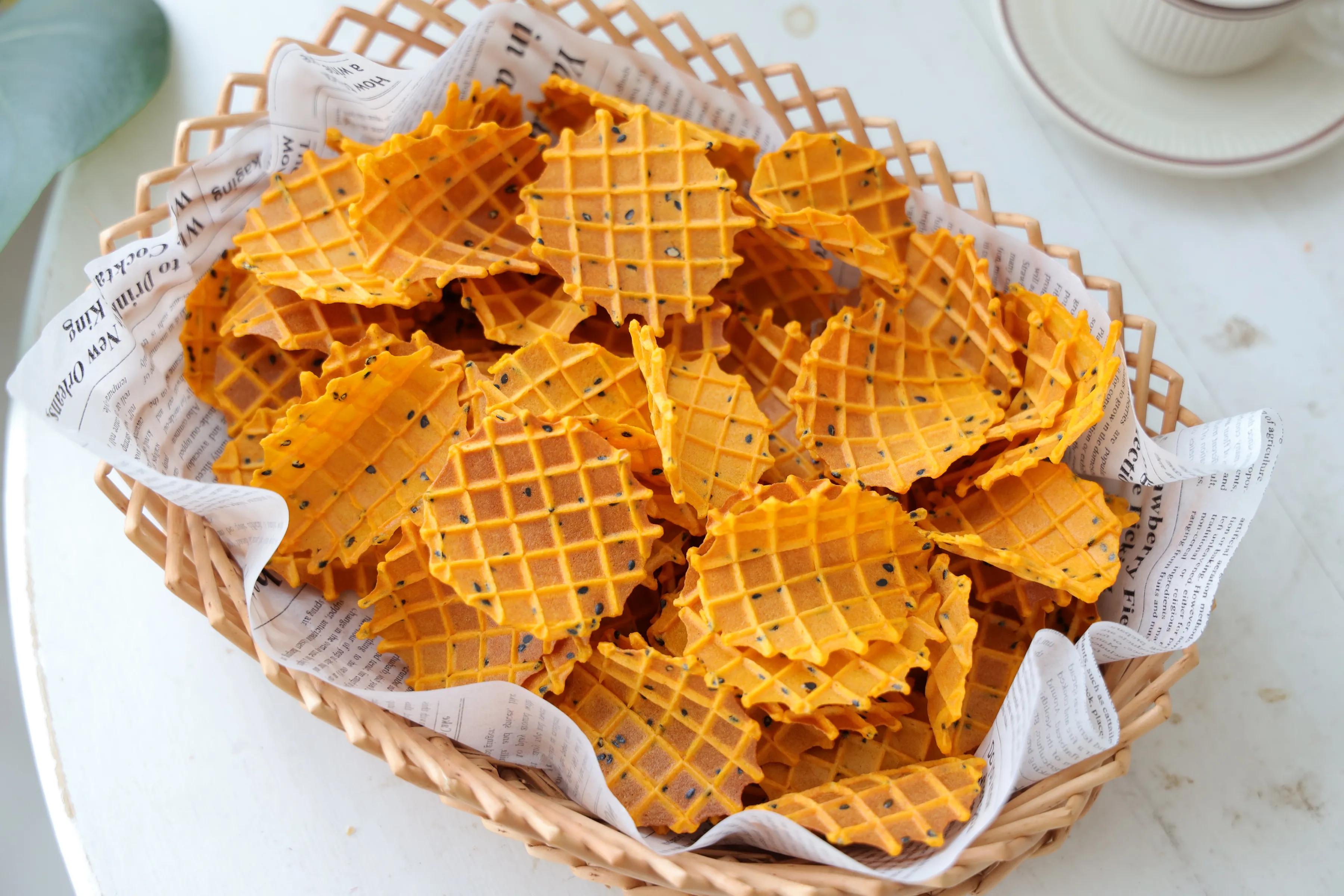 红薯别烤了，做成小零食，咬一口嘎嘣脆，不用油炸，比薯片还好吃