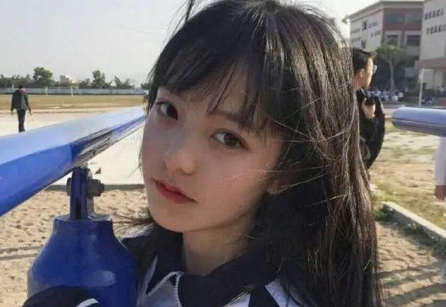 一组校花的照片火了：从小学到大学，哪个时期的校花惊艳了众人？