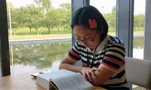 福建最贵高考状元，凭一己之力改变家人命运，光奖学金就有100万