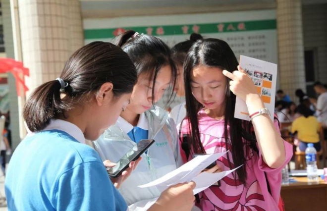 “宁读烂高中也别读职高”，3年后差距明显，家长：还好没选错