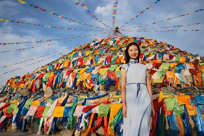 世界旅游小姐畅游巴彦淖尔，美女＋美景，保证让你看花眼