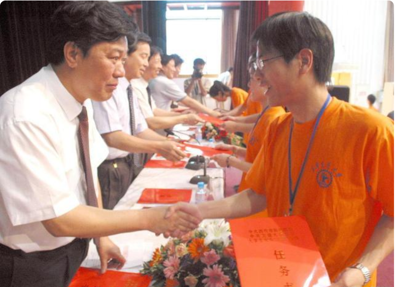 大学要不要入党，入党有什么好处，对就业有帮助吗？怎样才能入党