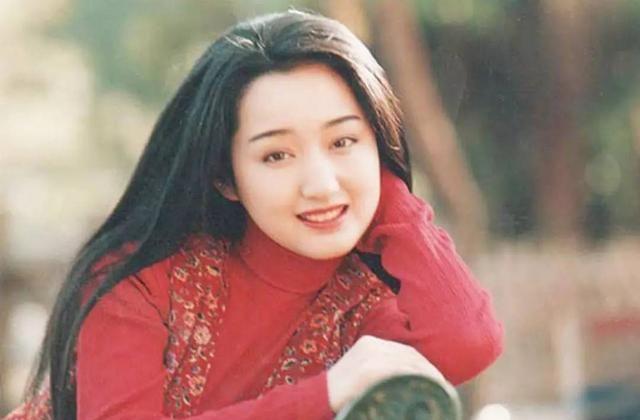 杨钰莹已经49岁了，为何还嫁不出去？背后原因太现实