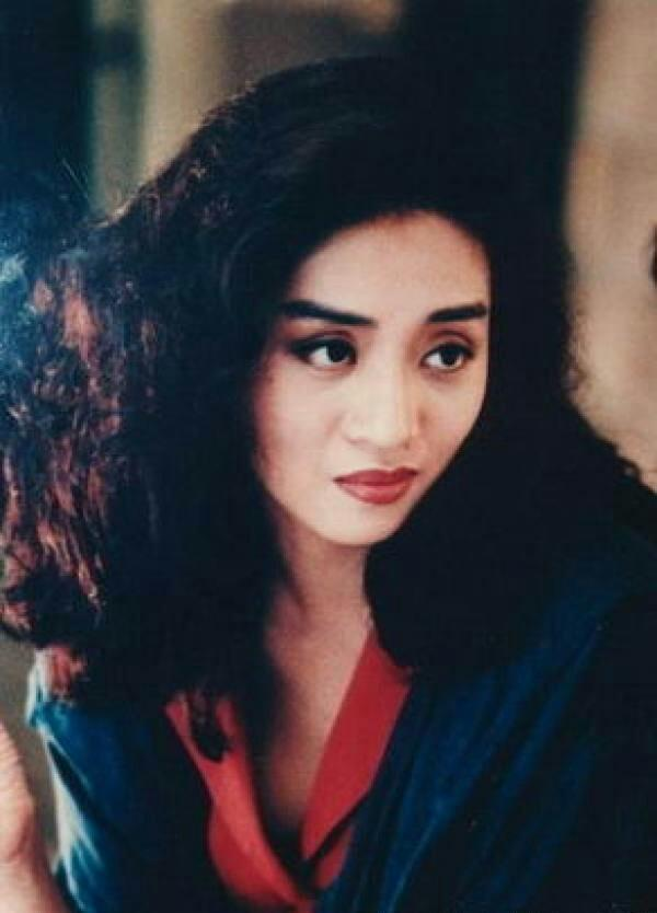 梅艳芳罕见照：从4岁到40岁，34张照片看尽“女人花”短暂的一生