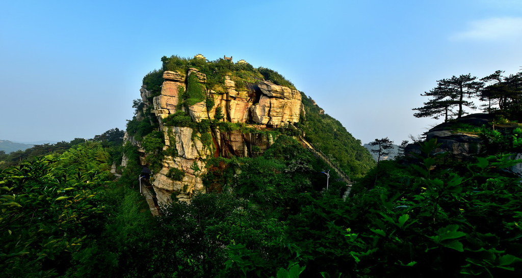 王羲之在蘭亭修禊之前來到天台山,被神奇秀麗的天台山風景吸引住了,便