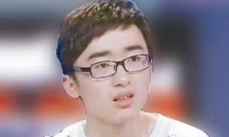 因一双筷子走红，公然挑战学校权威，遭复旦退学，如今竟沦落工地