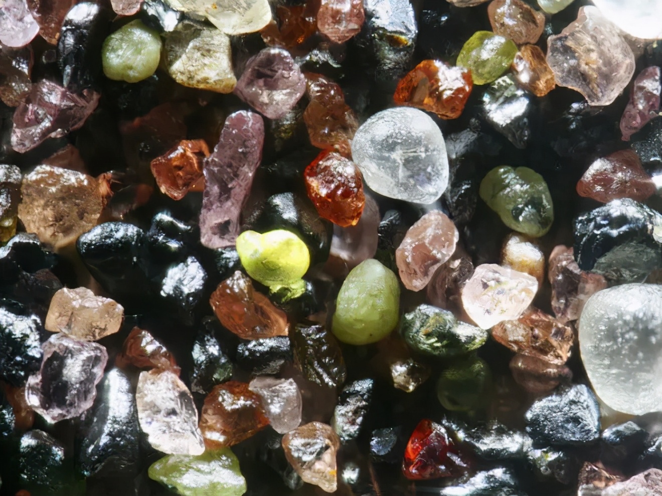 显微镜下的沙粒,一个你从未见过的绚丽世界