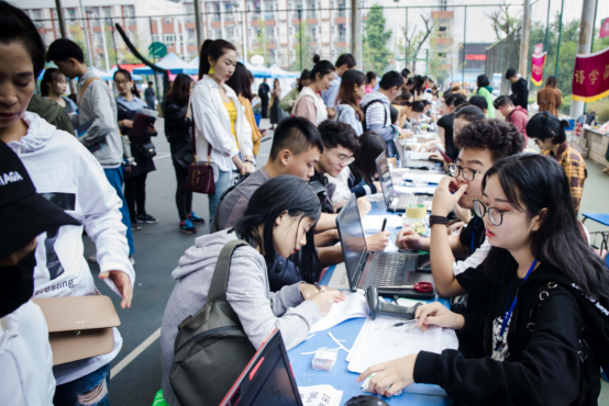 读大学选择省内好还是省外好？两者区别明显，别等毕业了才后悔