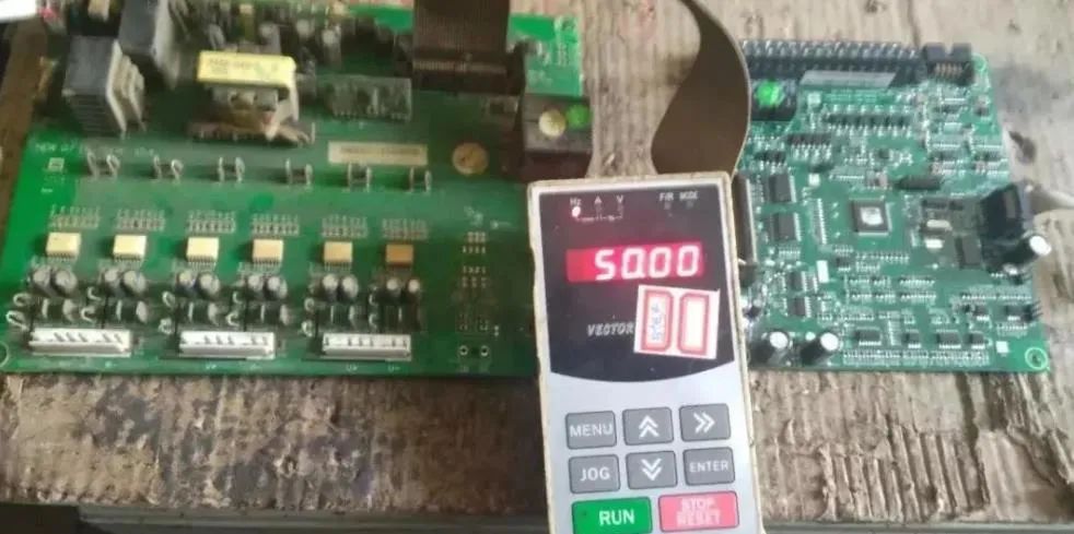 变频器过压、欠压、过热、过流故障原因及处理方法