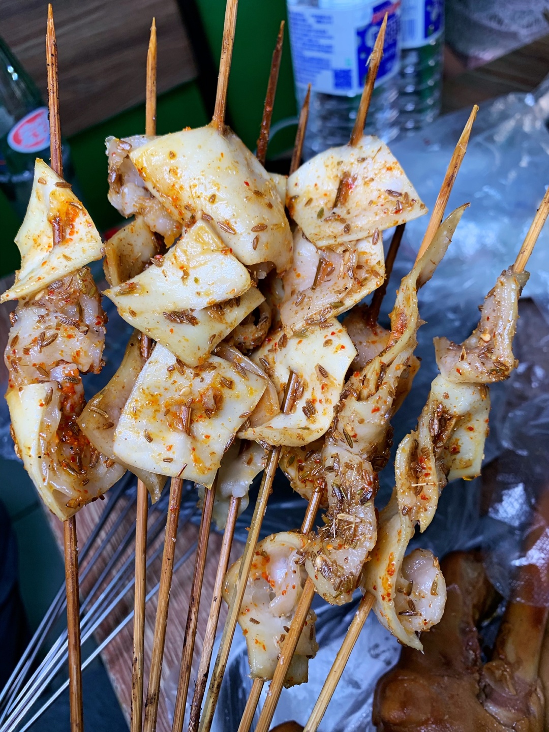 心管烤牛羊肉串自制羊蹄自家熏酱的羊蹄,处理的非常干净,也是满满的