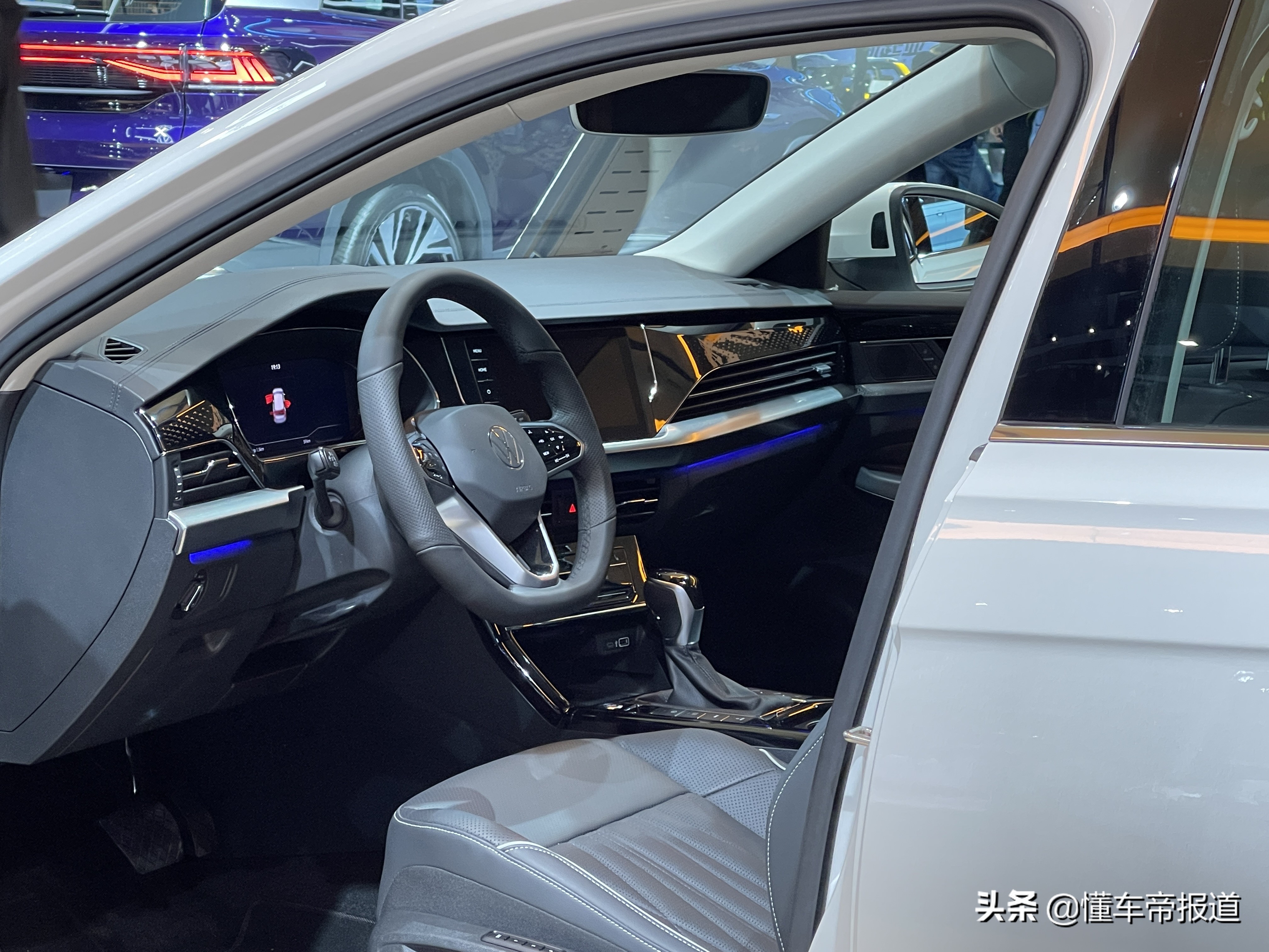 新车 | 上汽大众新款帕萨特正式亮相，提供两种外观风格，车长增加