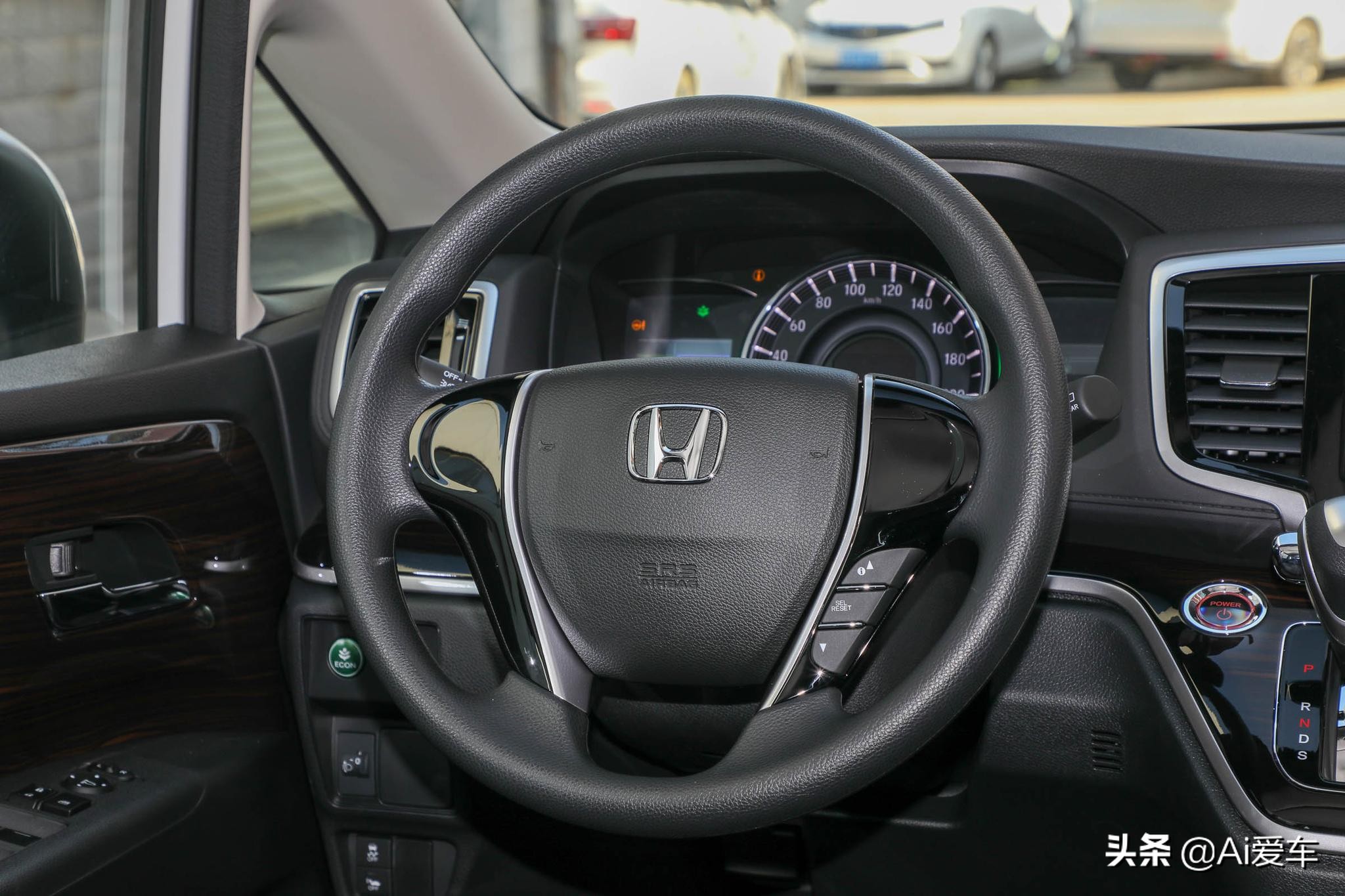 油耗堪比小轿车，日系热销7座家用MPV，便宜带侧滑门，本田奥德赛