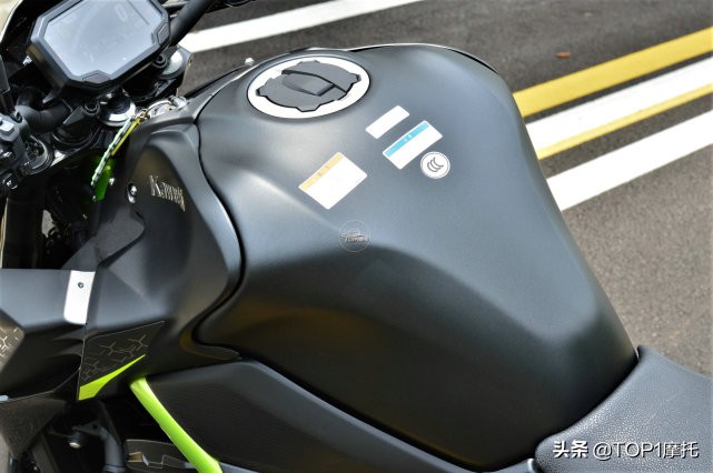 不只是性价比高 准公升级四缸街车 川崎Z900简单试驾