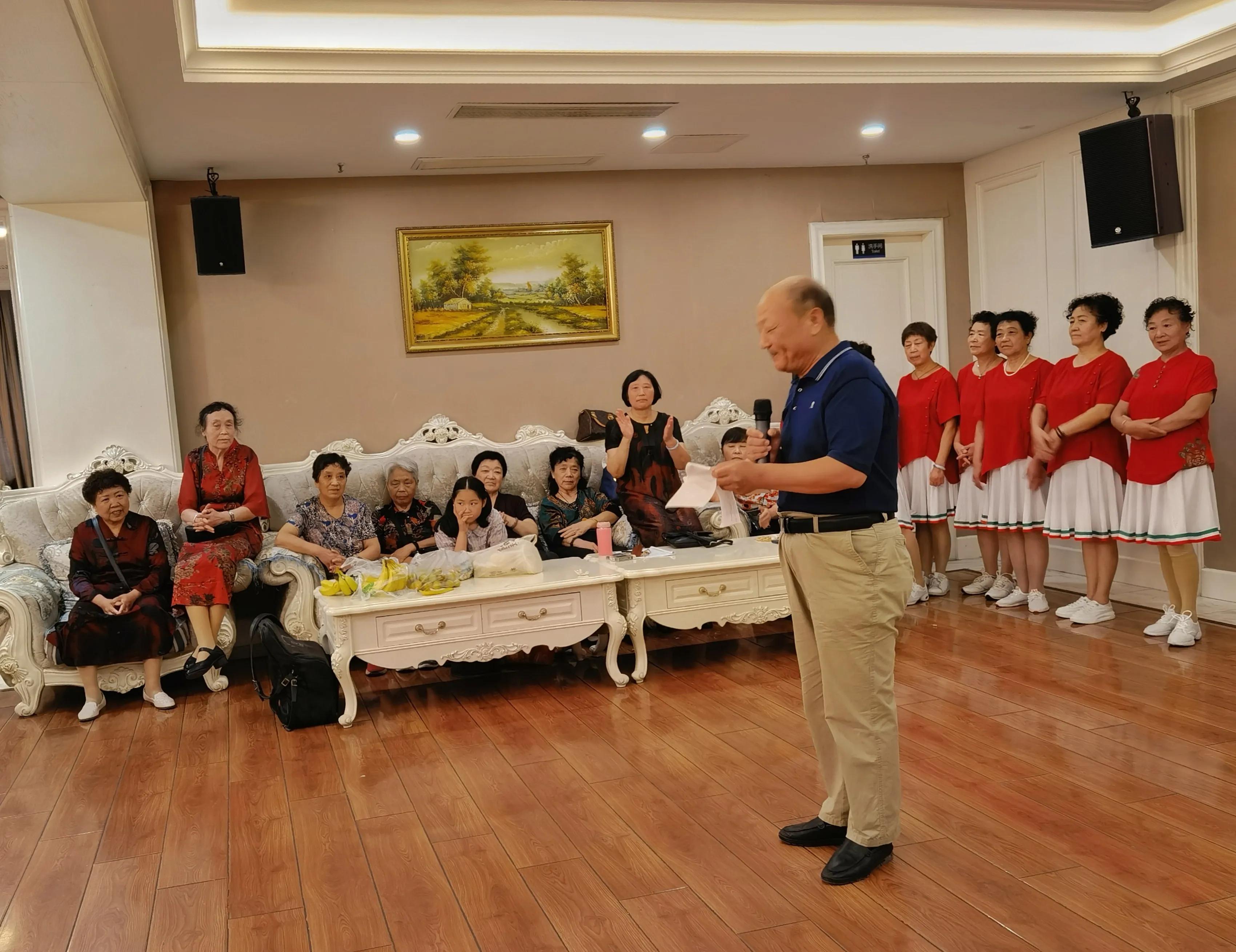 分别是少年，归来已白首。 老同学50年后再相聚