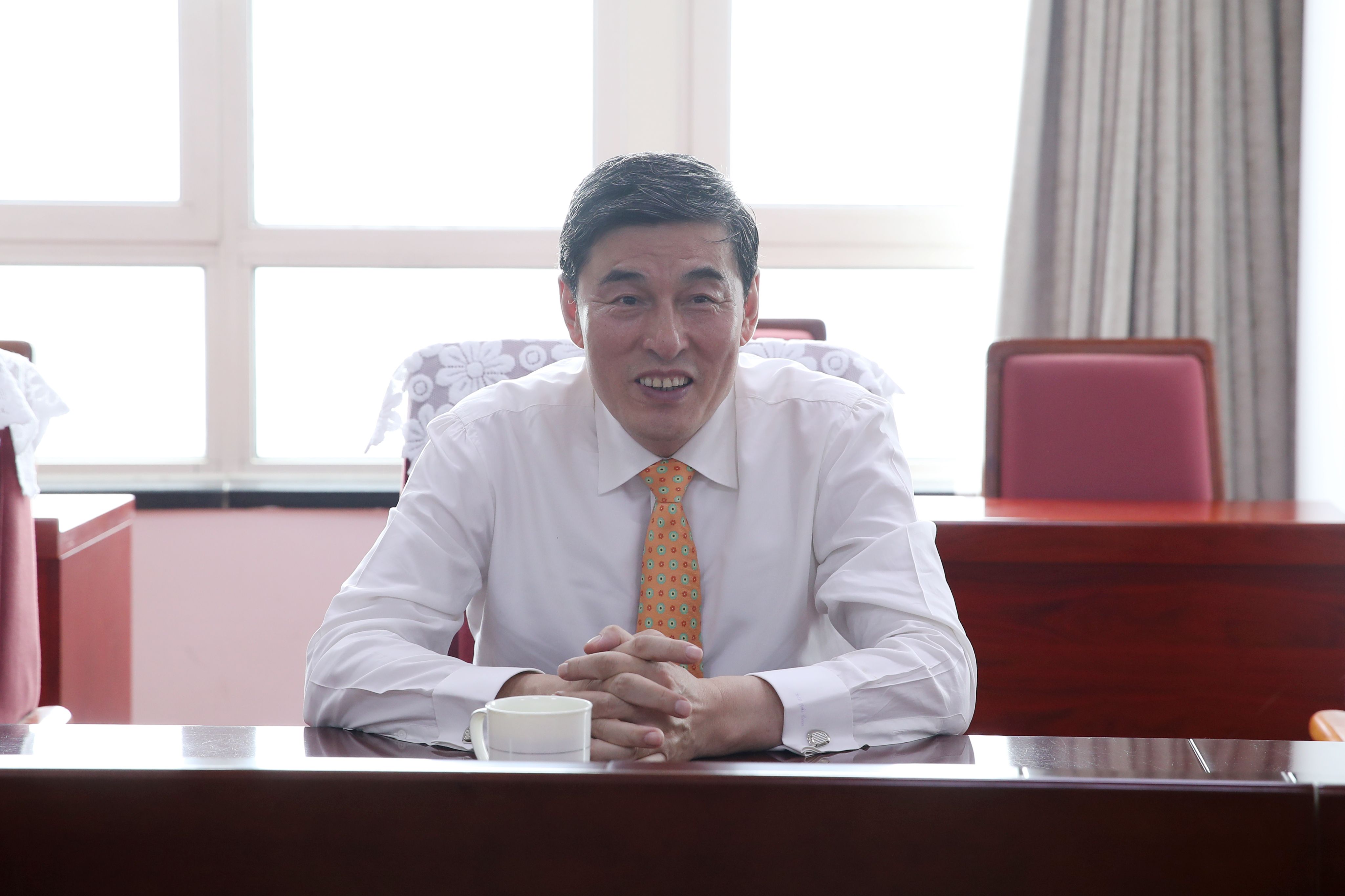 毛阿敏丈夫解直锟：从印刷厂工人到身价万亿，生活低调热衷做慈善