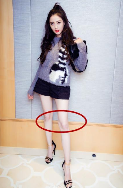 张天爱身高和腿长比例完全对不上,但这膝盖却暴露了多少女星秘密