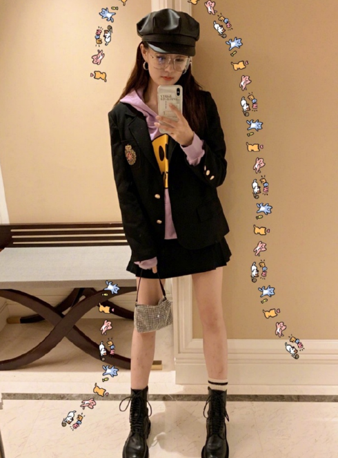 八字站姿显少女女生小八字站姿