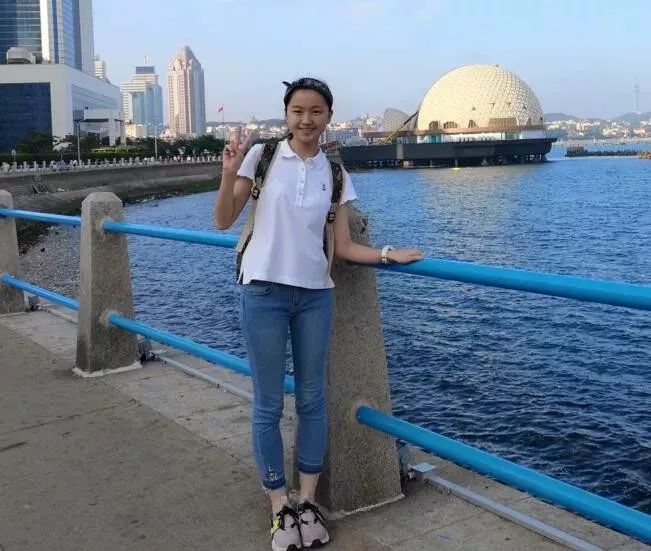 美女学霸邵奕佳高考719分，清华抛出“橄榄枝”，她却拒绝了