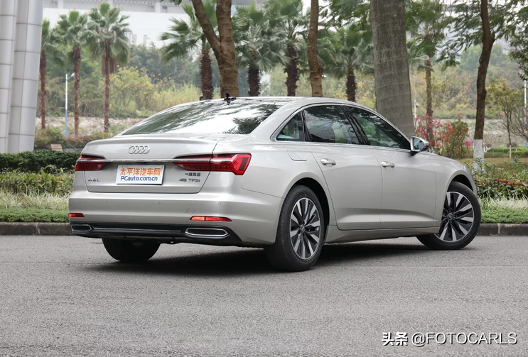 2017款奥迪a6l白金色奥迪a6l