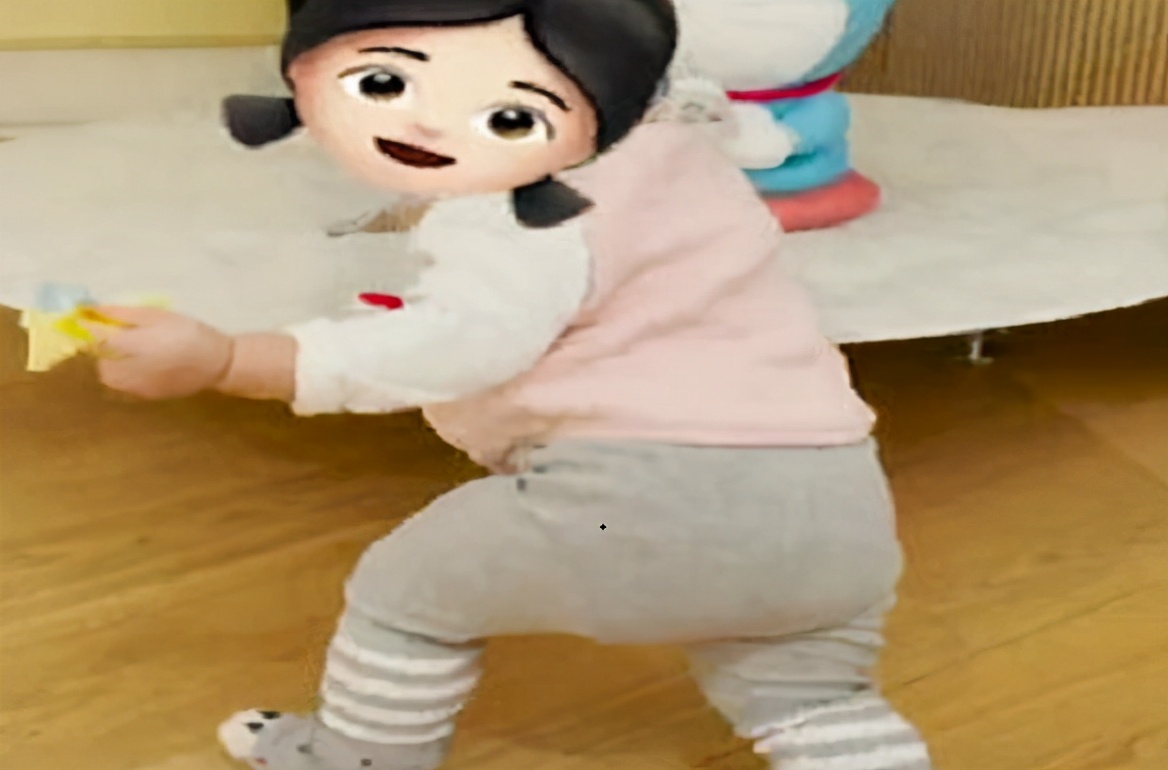 陈赫二胎过生日，朋友竟送“五年高考三年模拟”，网友：多损呢