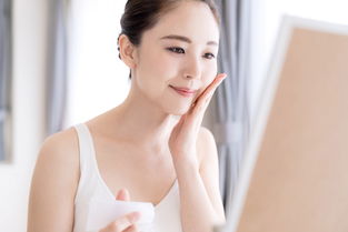 真正美白的身体乳遭曝光，选对身体乳，肌肤水嫩光滑，被窝都变香