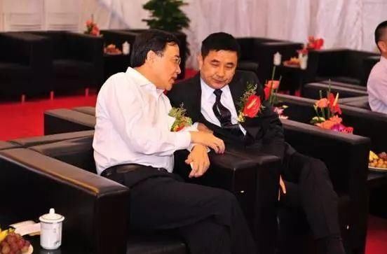 炒房的后果：曾经的江西首富，如今躲债香港，父亲葬礼都不敢去