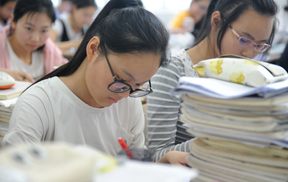 西安一高中拟国庆补课遭学生投诉，学校整改彻底，家长忧心忡忡