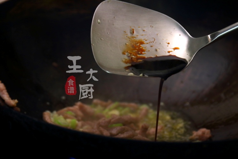 香椿炒肉的做法大全（鲜香嫩滑又下饭的香椿炒肉丝）