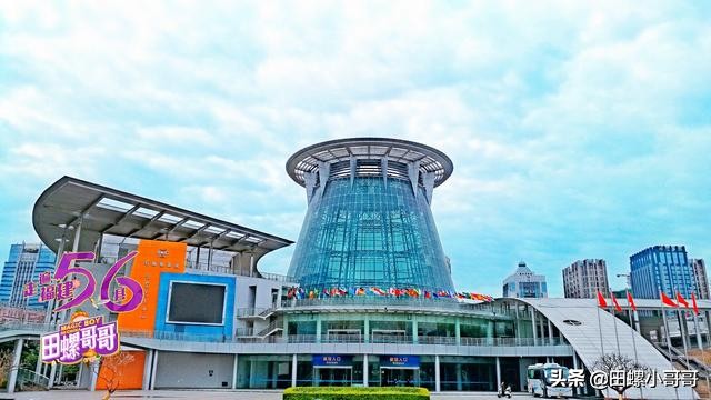 福建最牛服装镇，有近千家企业，产品畅销全球，城建犹如地级市