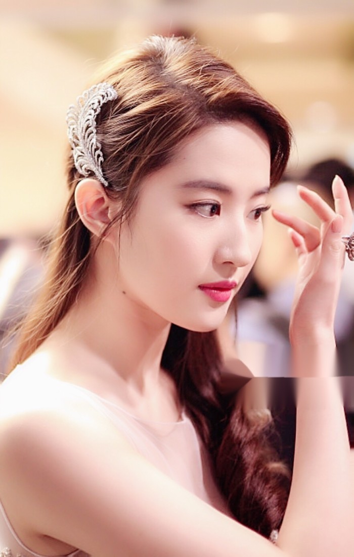 李云迪嫖娼被抓人生尽毁，郎朗娶妻生子事业兴旺，一文说明原因