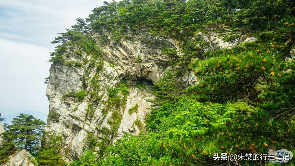 横跨鄂豫皖三省的大别山，中国南北水系的分水岭，它偏心的太明显
