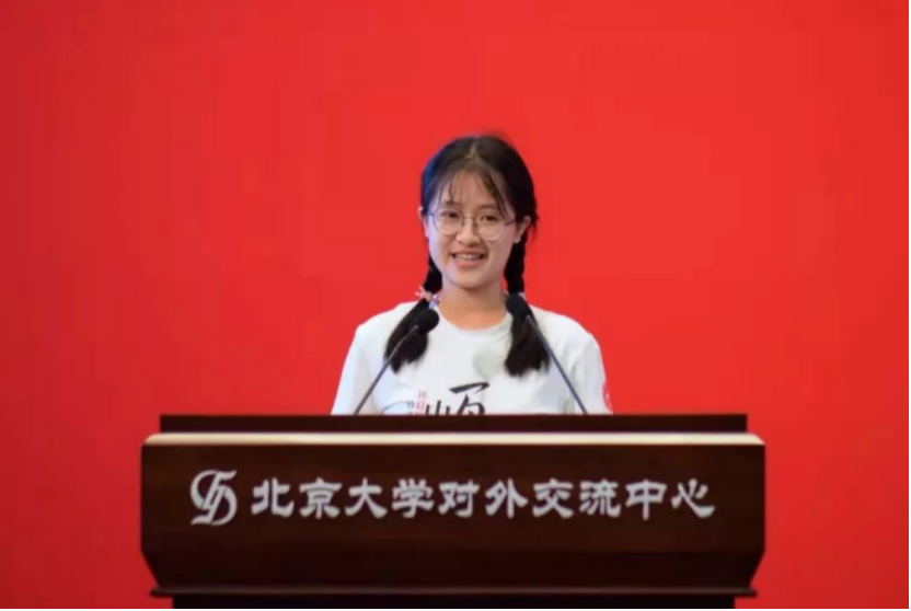 高颜值学霸，674分问鼎状元被北大录取，她说：超前学习是法宝