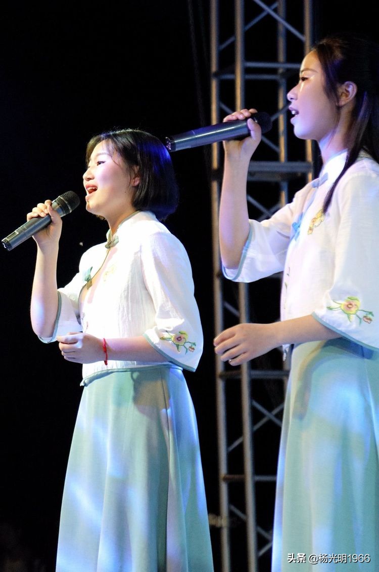 施秉一中：唱响青春   舞动人生