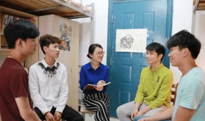 大学辅导员到底哪好，为啥名校毕业生都争抢？看完收入水平明白了