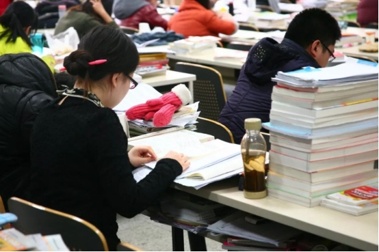 文科生注意，4类专业难度不大好就业，毕业后发展不比理科生差