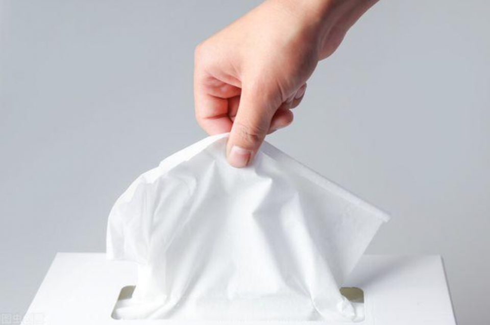 用湿纸巾给宝宝擦屁股,妈妈是省事了,却害了宝宝