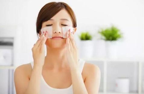 用爽肤水真的是在补水吗？关于爽肤水的几个真相，没用对等于浪费