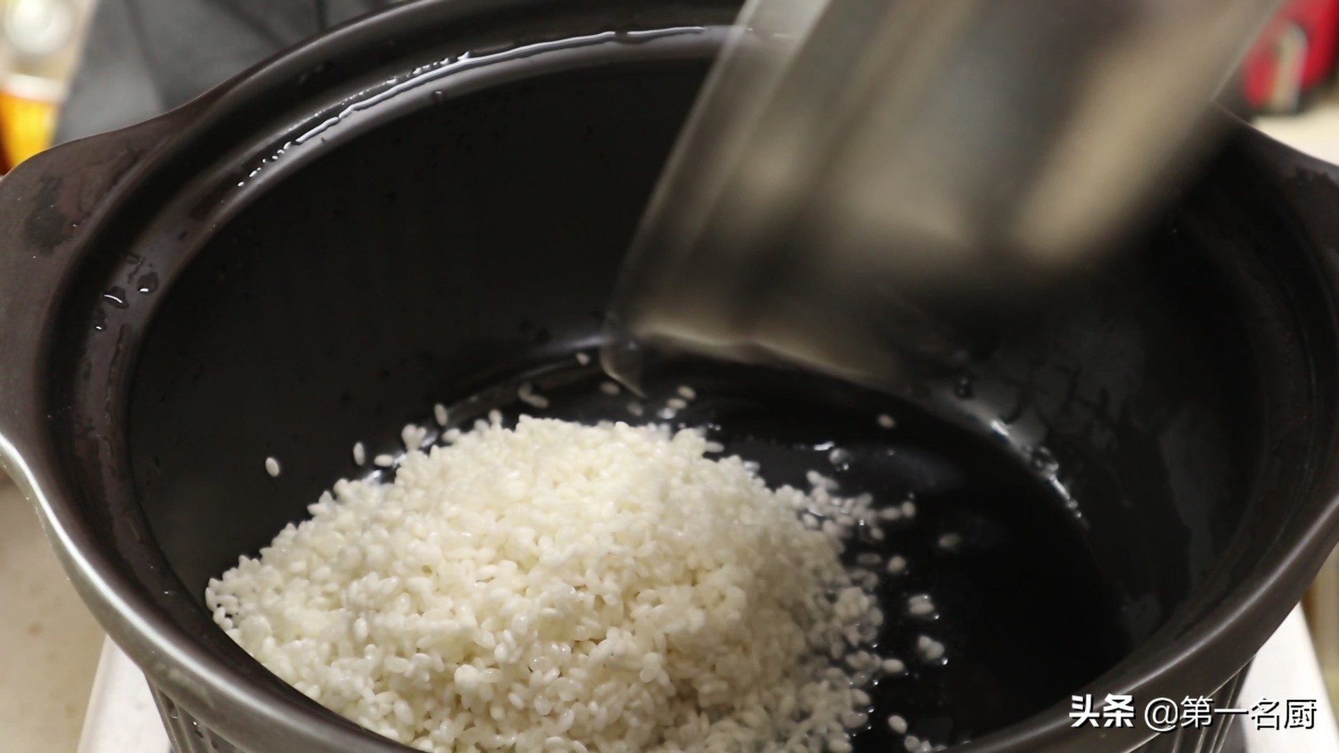 皮蛋瘦肉粥怎样做才好喝？试试这个家常做法，滑嫩入味，越喝越香