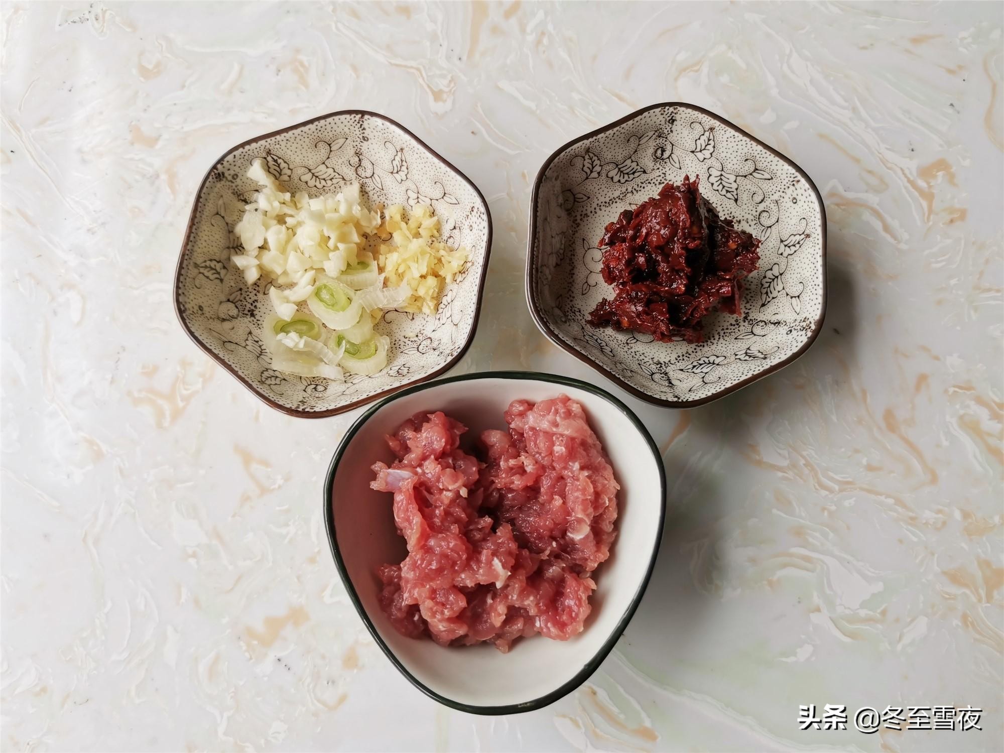 一块豆腐，一块猪肉，教你做家常麻辣豆腐，麻辣鲜香，特别下饭