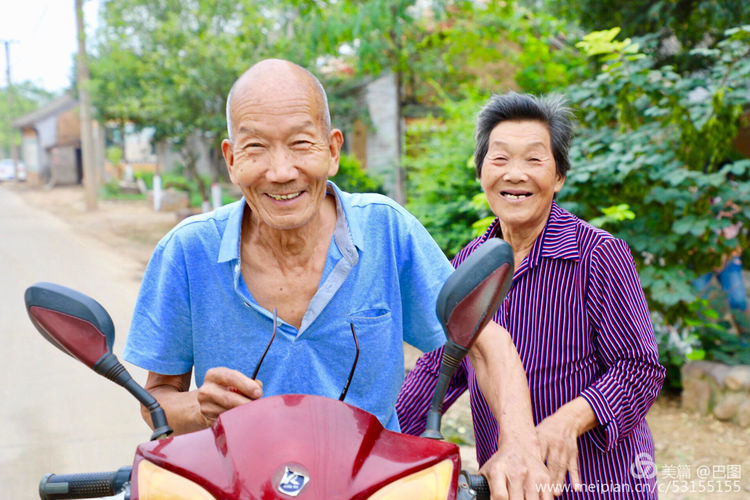 10月7日重阳节，十几首诗词100幅照片，致敬天下老年人