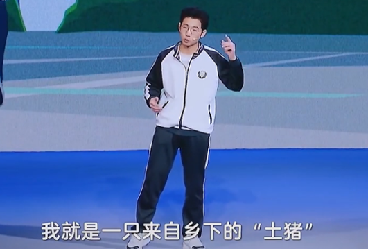 为啥要“拼命”读书考名校？3组高校教室对比图，告诉你答案