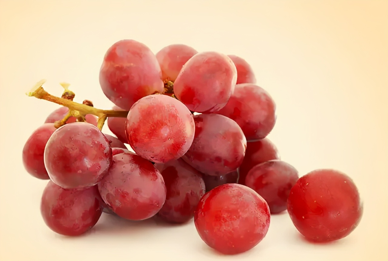 都知道,葡萄的英文是grape,那“提子”的英文是啥?