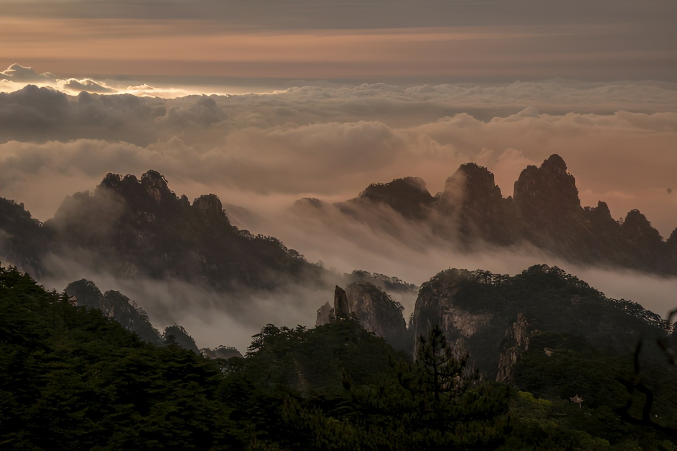 妙想黄山 奇思回潮｜日落•一生痴绝处•雨后望云山