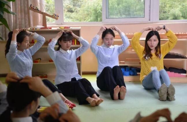 未来10年适合女生的专业，工作薪资待遇高还稳定，家有女儿享福了