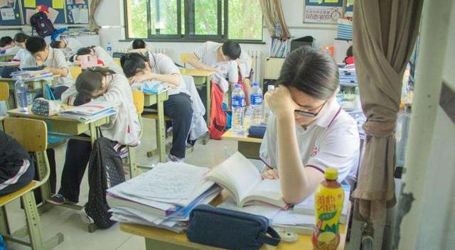 高考应届生迎来“春天”，复读生表示很“无奈”！有人欢喜有人忧