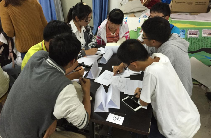 大学班委有哪些职位（大学班级至少有10个班委）